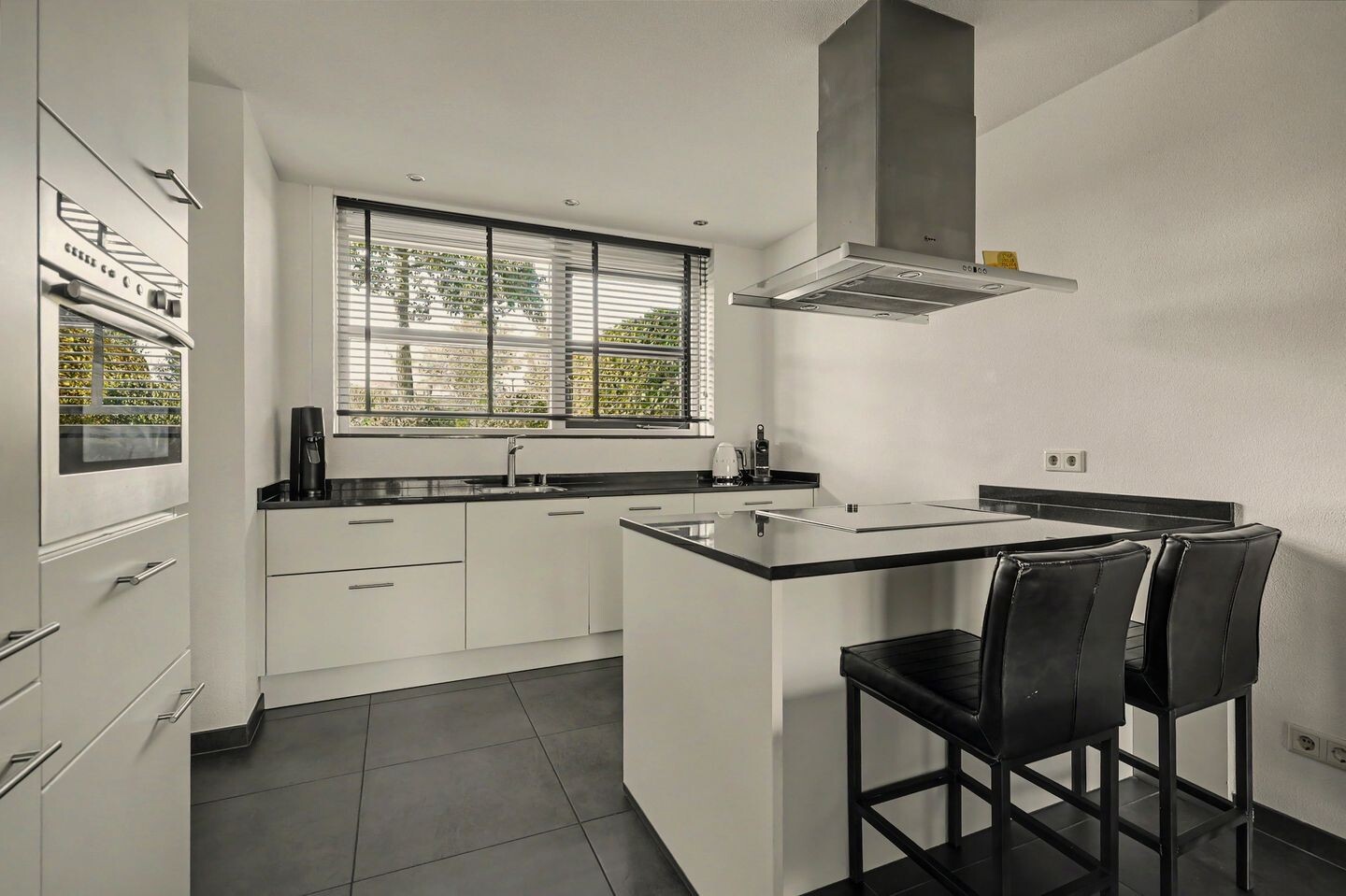 Tussenwoning te koop: Robert Johnsonstraat 73, Middelburg