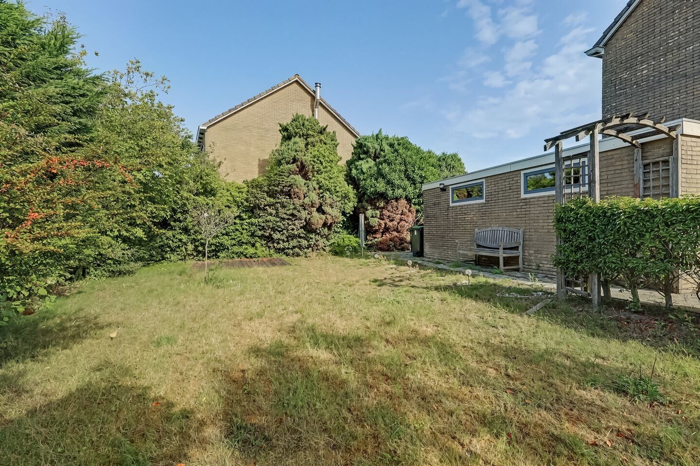 Hoekwoning te koop: Luijksberglaan 12, Serooskerke