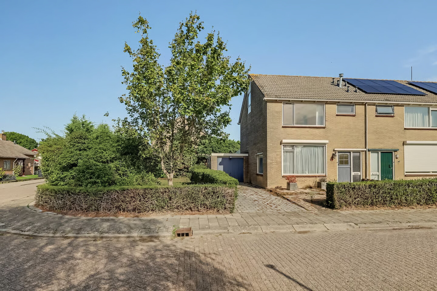 Hoekwoning te koop: Luijksberglaan 12, Serooskerke