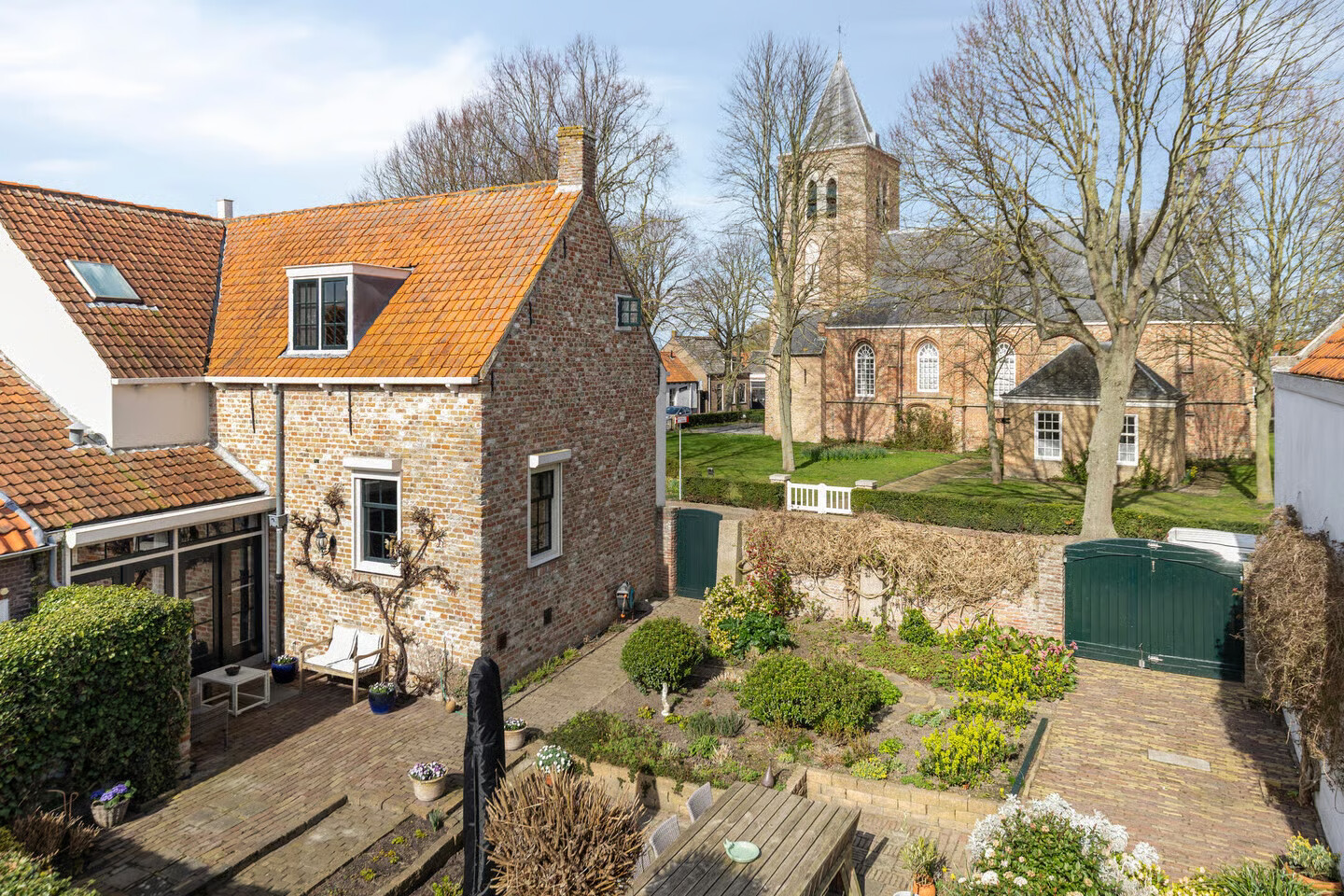 Twee-onder-één-kap te koop: Kerkplein 30, Biggekerke