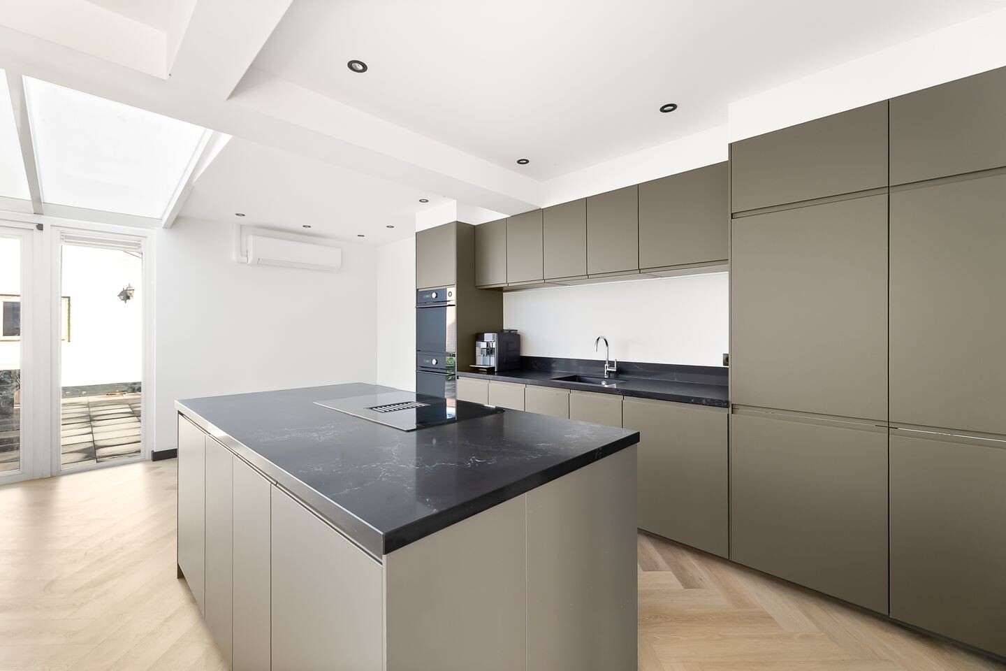 Tussenwoning te koop: Van Doornlaan 34, Vlissingen