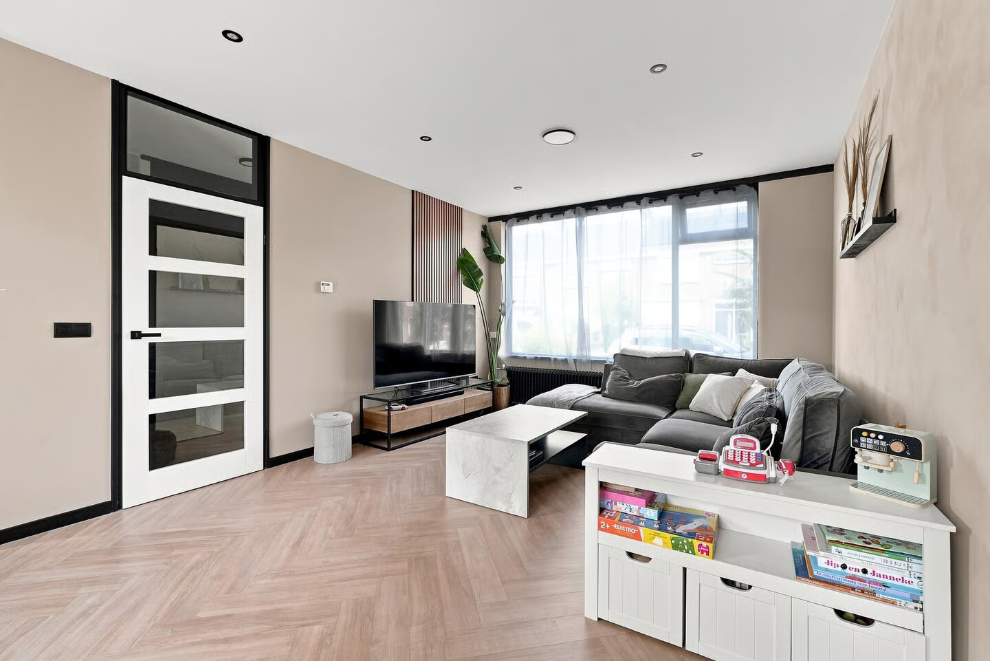Hoekwoning te koop: Wittezeestraat 49, Oost-Souburg