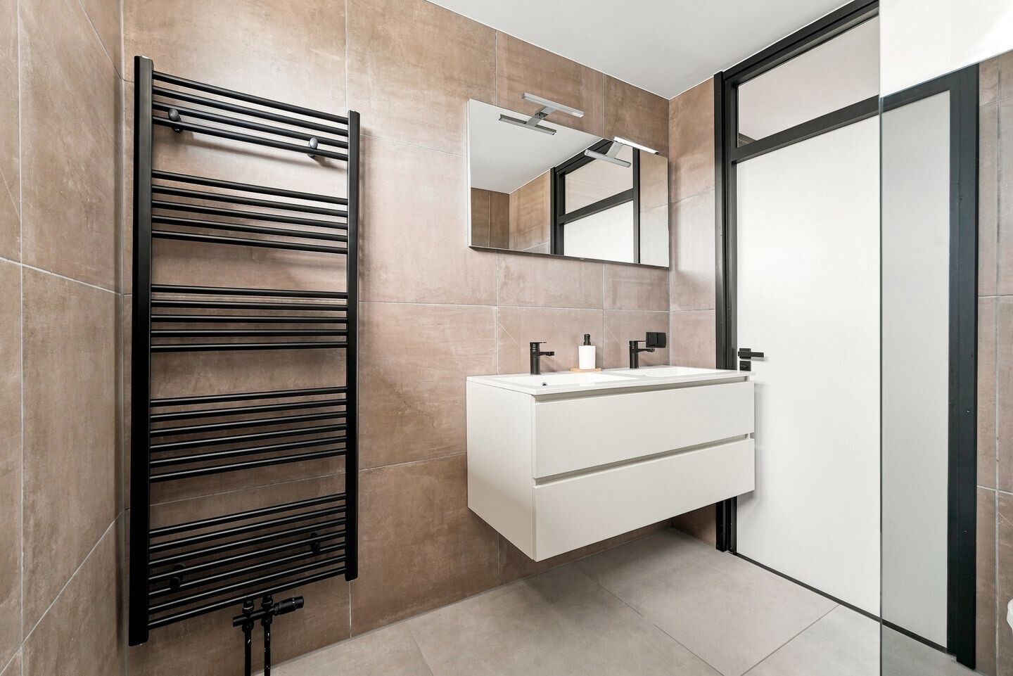 Hoekwoning te koop: Wittezeestraat 49, Oost-Souburg