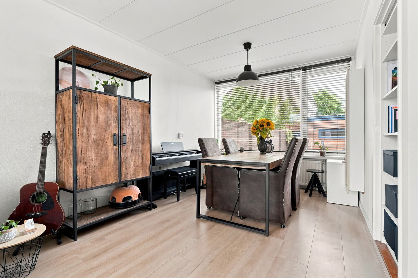 Tussenwoning te koop: Burgemeester Stemerdinglaan 190, Oost-Souburg