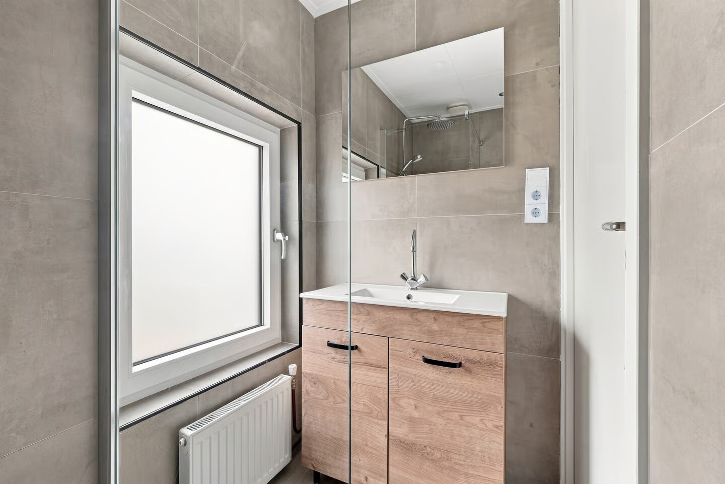 Tussenwoning te koop: Burgemeester Stemerdinglaan 190, Oost-Souburg