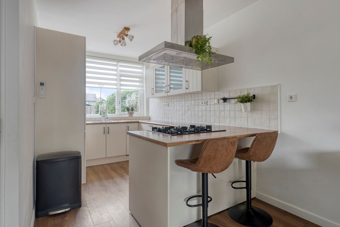 Hoekwoning te koop: Westerscheldestraat 28, Oost-Souburg