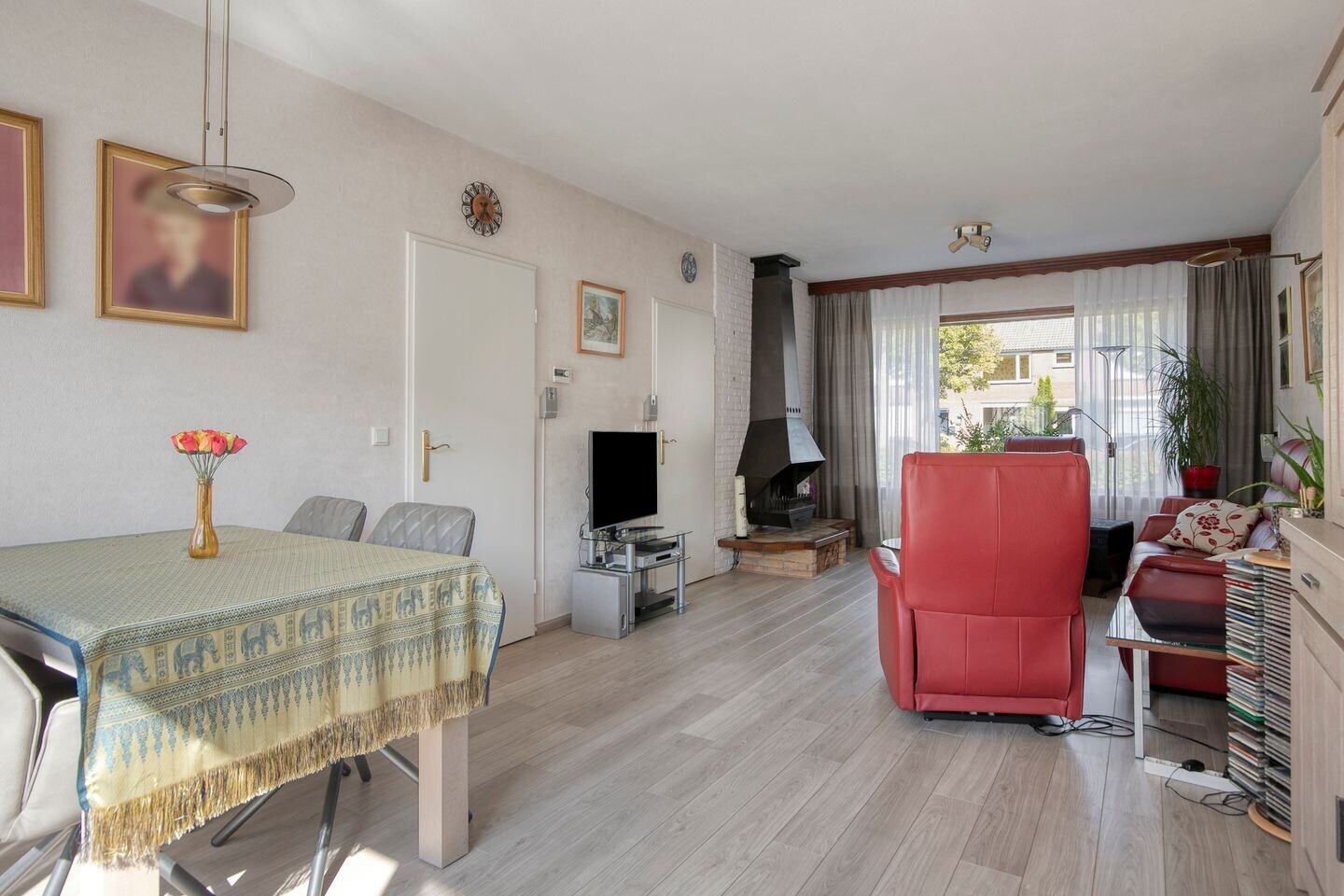 Tussenwoning te koop: van der Waalsstraat 48, Terneuzen