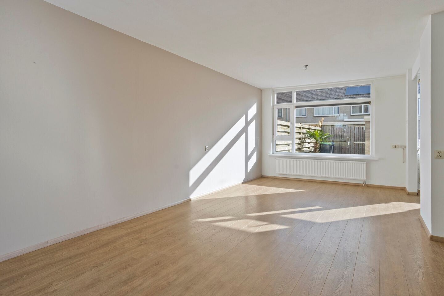 Tussenwoning te koop: Michiel de Ruijtersingel 46, Terneuzen