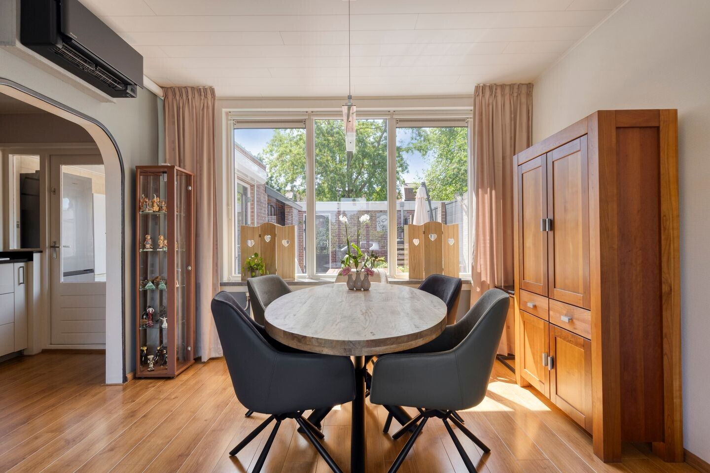 Tussenwoning te koop: Azaleastraat 11, Hoek