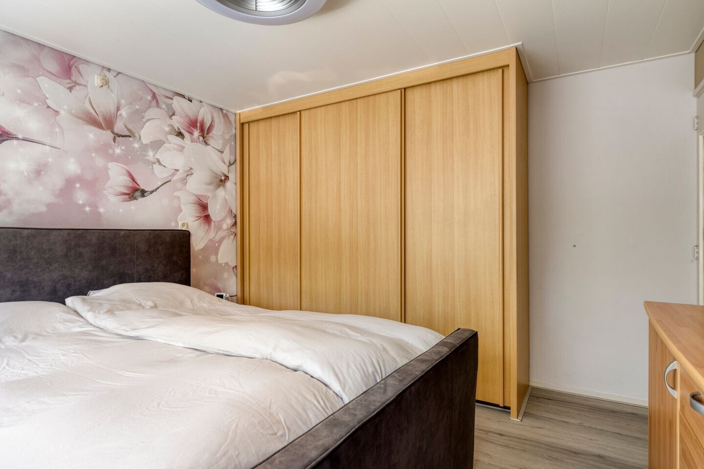 Tussenwoning te koop: Azaleastraat 11, Hoek