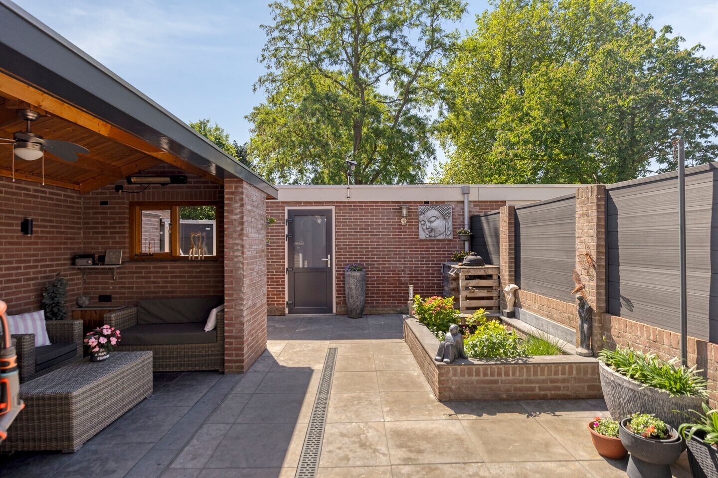 Tussenwoning te koop: Azaleastraat 11, Hoek