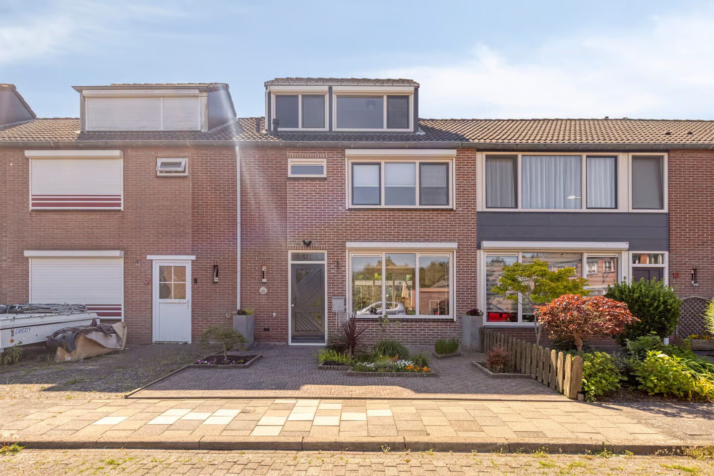 Tussenwoning te koop: Azaleastraat 11, Hoek