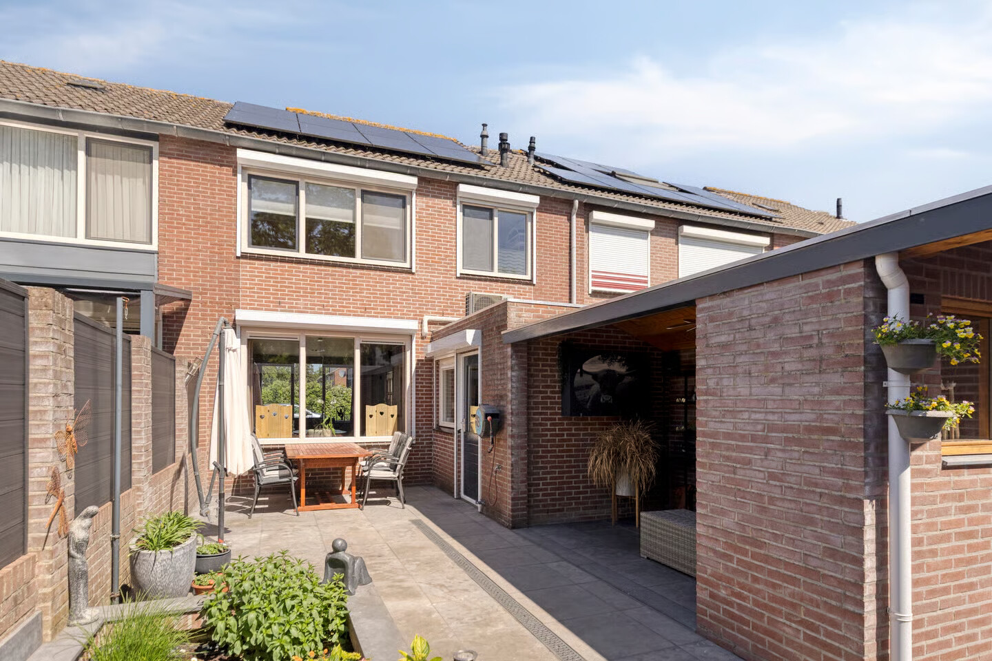 Tussenwoning te koop: Azaleastraat 11, Hoek