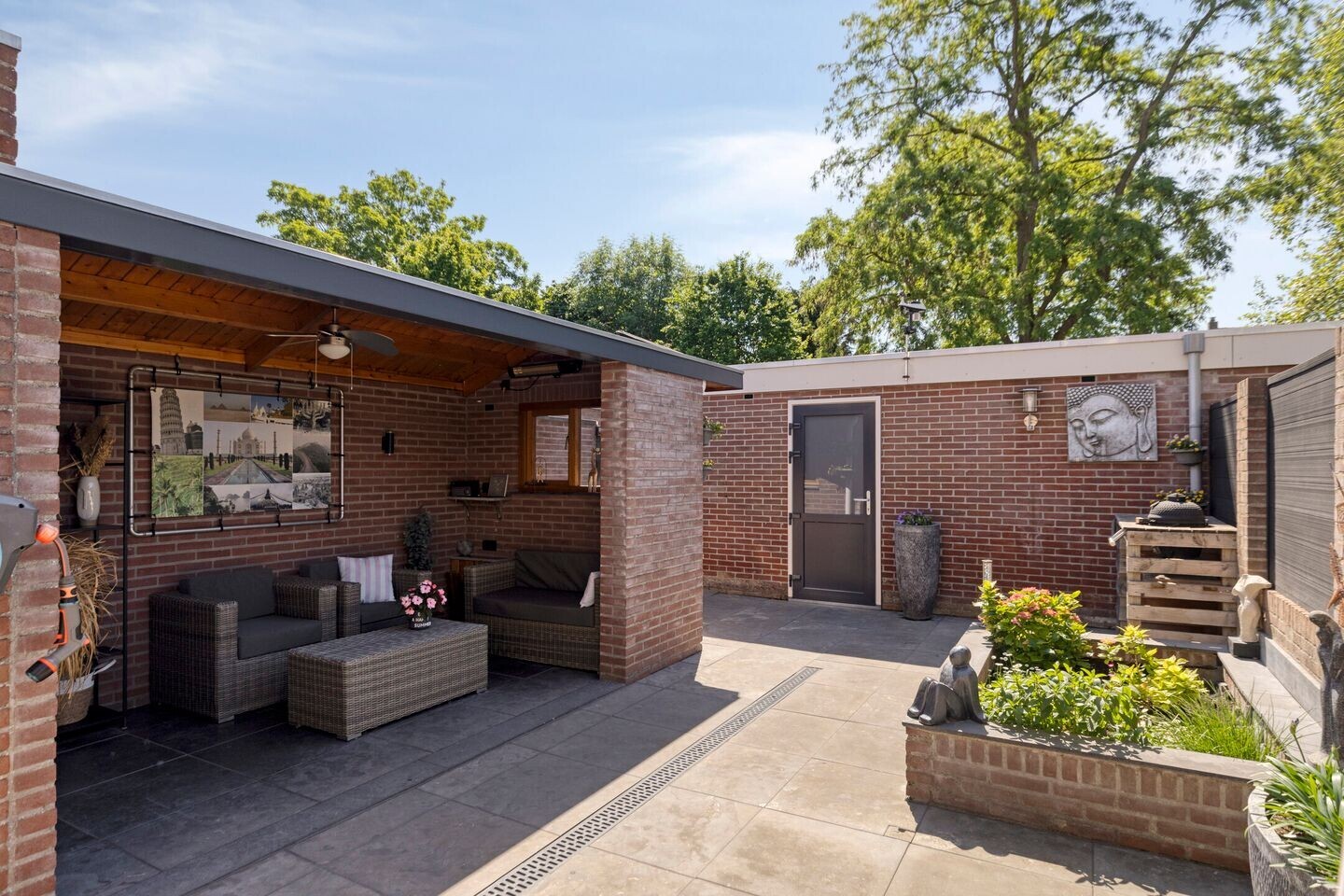 Tussenwoning te koop: Azaleastraat 11, Hoek