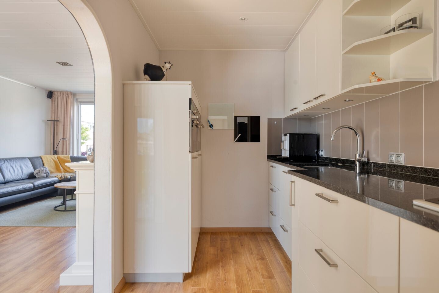 Tussenwoning te koop: Azaleastraat 11, Hoek