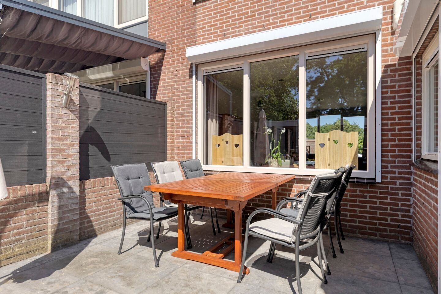 Tussenwoning te koop: Azaleastraat 11, Hoek