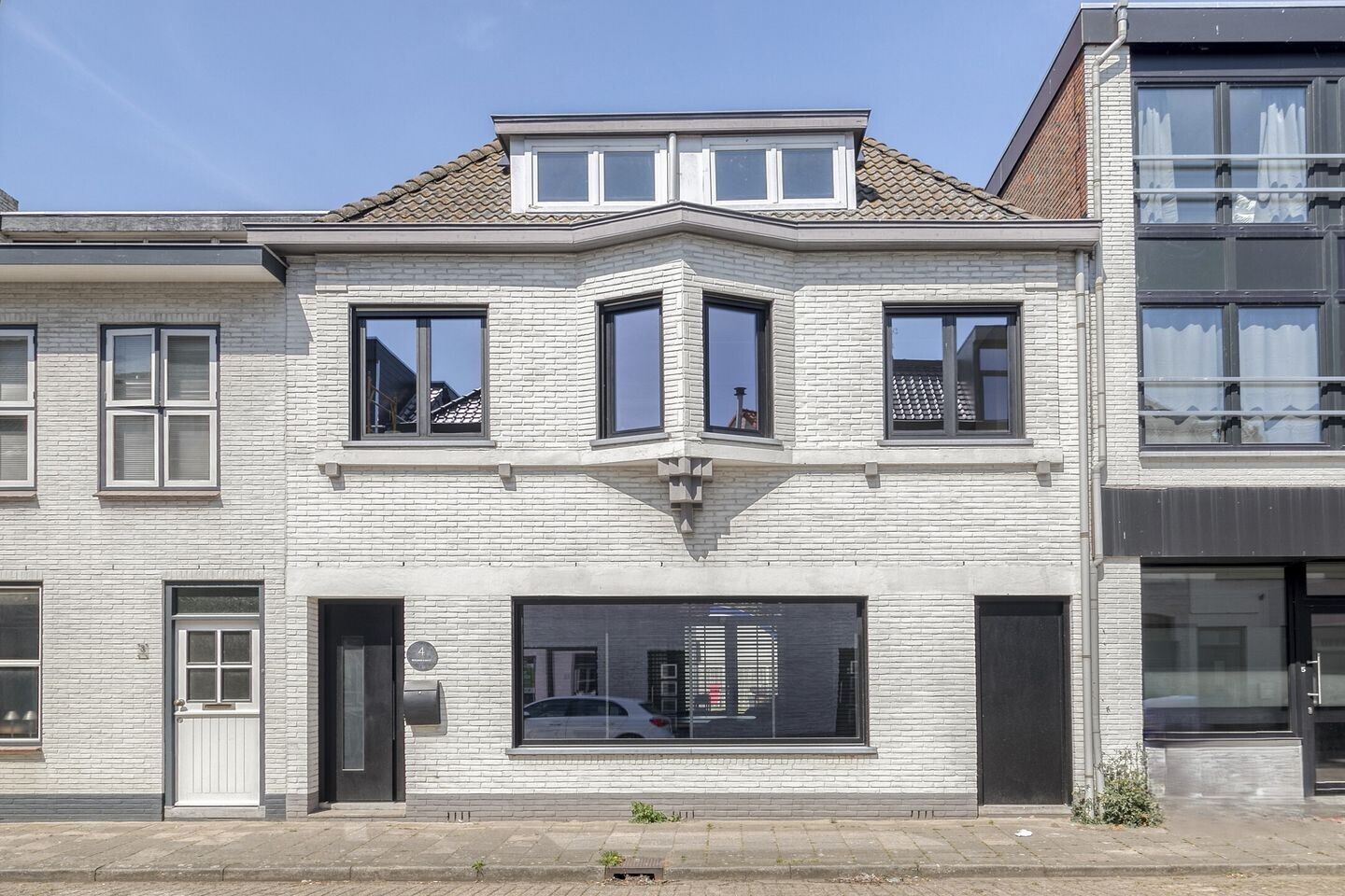Tussenwoning te koop: Oostdam 4, Sas Van Gent