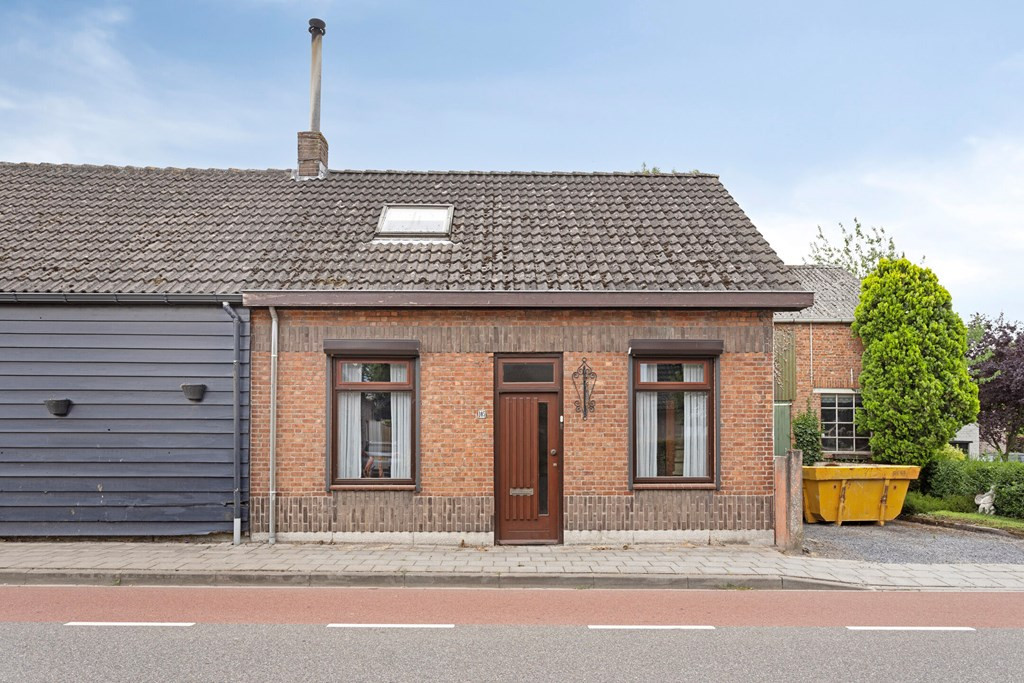 Twee-onder-één-kap te koop: Julianastraat 105, Heikant