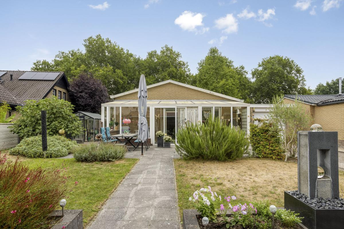 Vrijstaande woning te koop: Rooseveltlaan 57, Axel