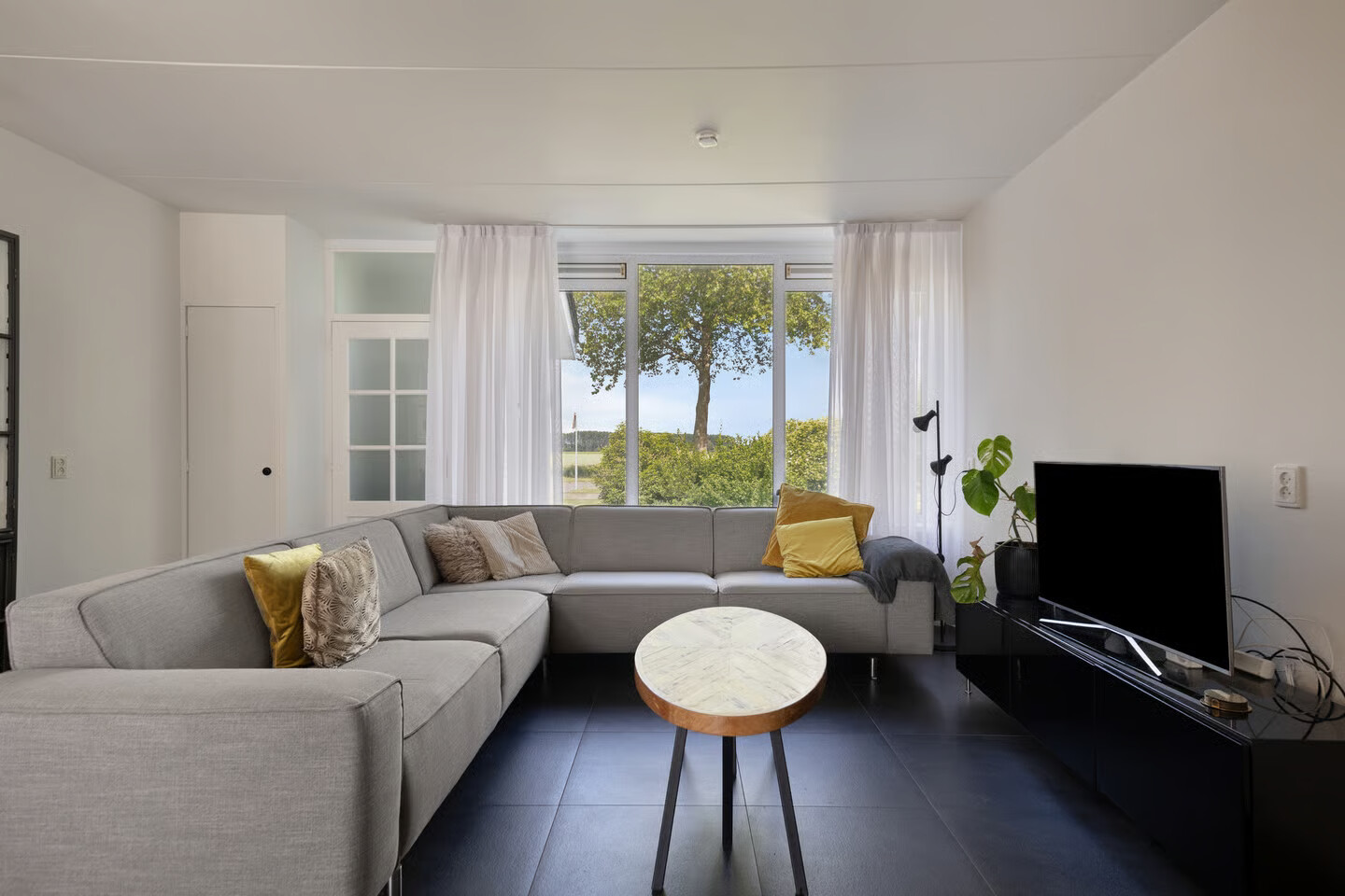 Hoekwoning te koop: Westsingel 80, Axel