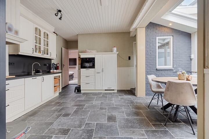 Twee-onder-één-kap te koop: Nieuwstraat 87, Koewacht