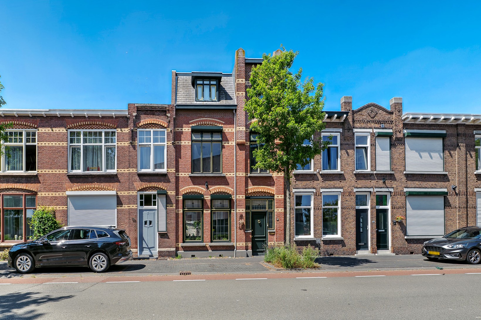 Tussenwoning te koop: Zuid-Oostsingel 15, Bergen Op Zoom