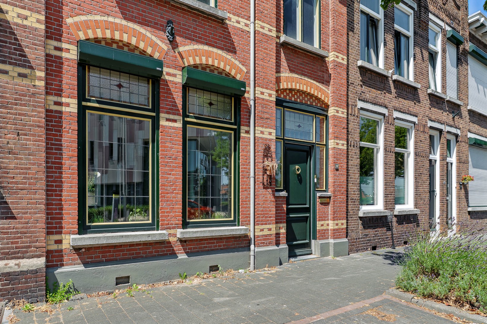 Tussenwoning te koop: Zuid-Oostsingel 15, Bergen Op Zoom