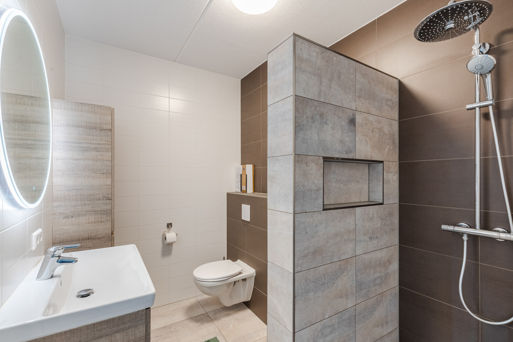 Tussenwoning te koop: Colognekaai 68, Bergen Op Zoom