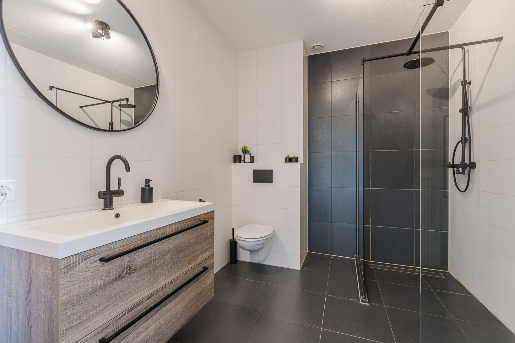 Tussenwoning te koop: Strandgaper 154, Bergen Op Zoom