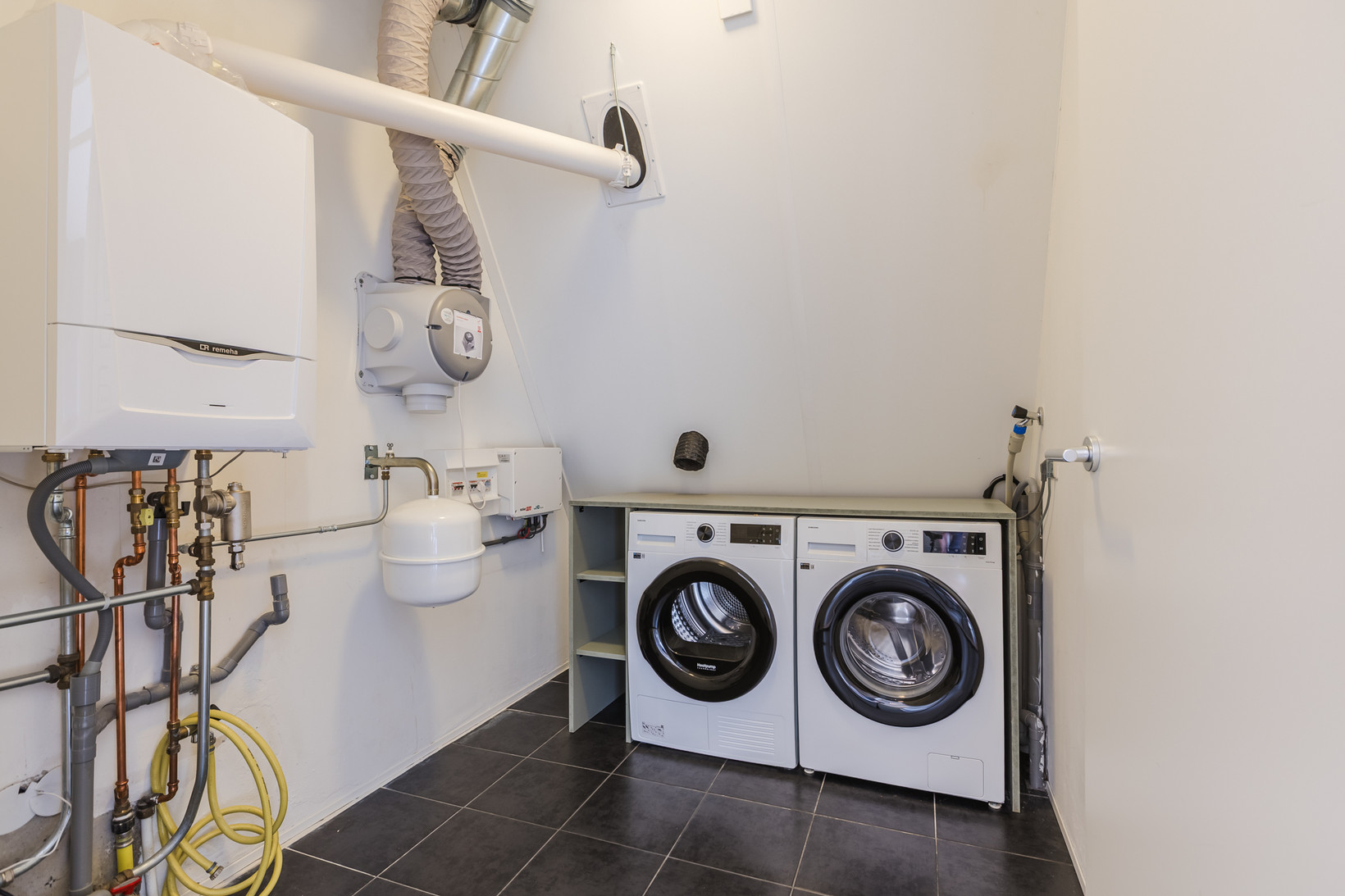 Tussenwoning te koop: Strandgaper 154, Bergen Op Zoom