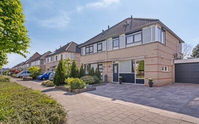 Laan van Ev. 50