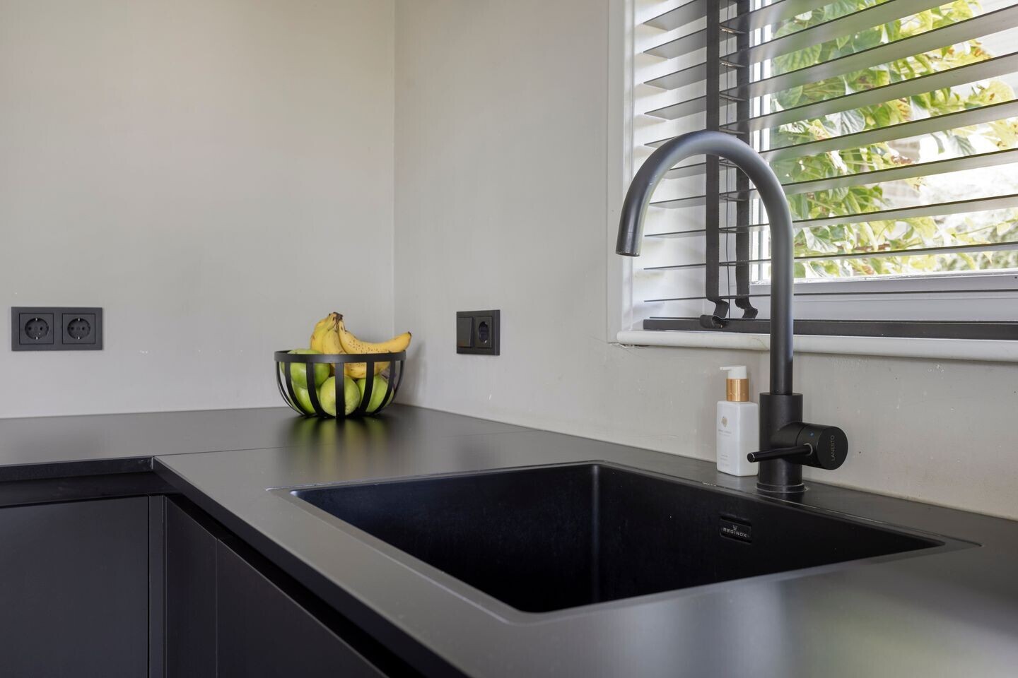 Vrijstaande woning te koop: Colijnspolder 5, Bergen Op Zoom