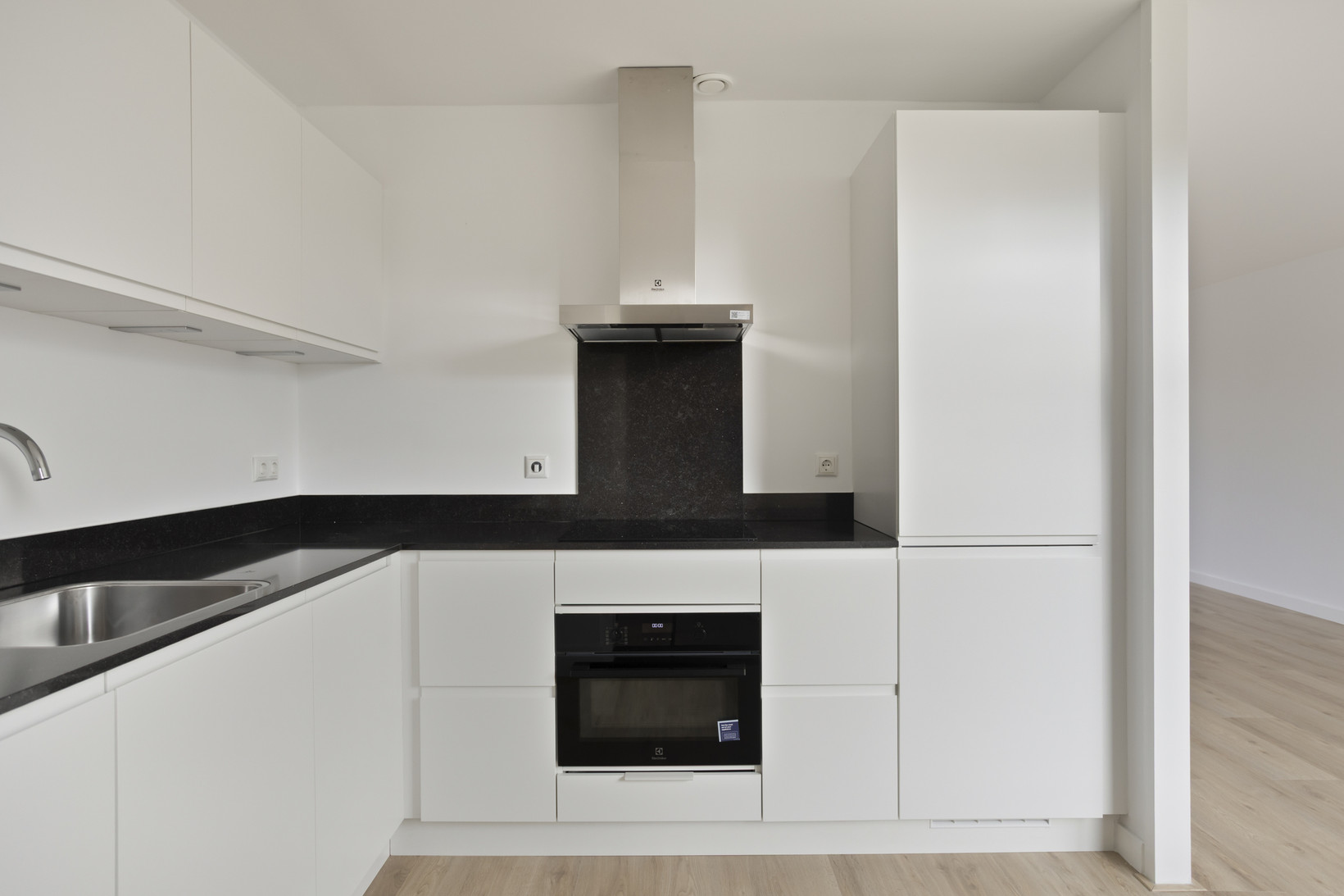 Tussenwoning te koop: Zwartewaal 47, Bergen Op Zoom