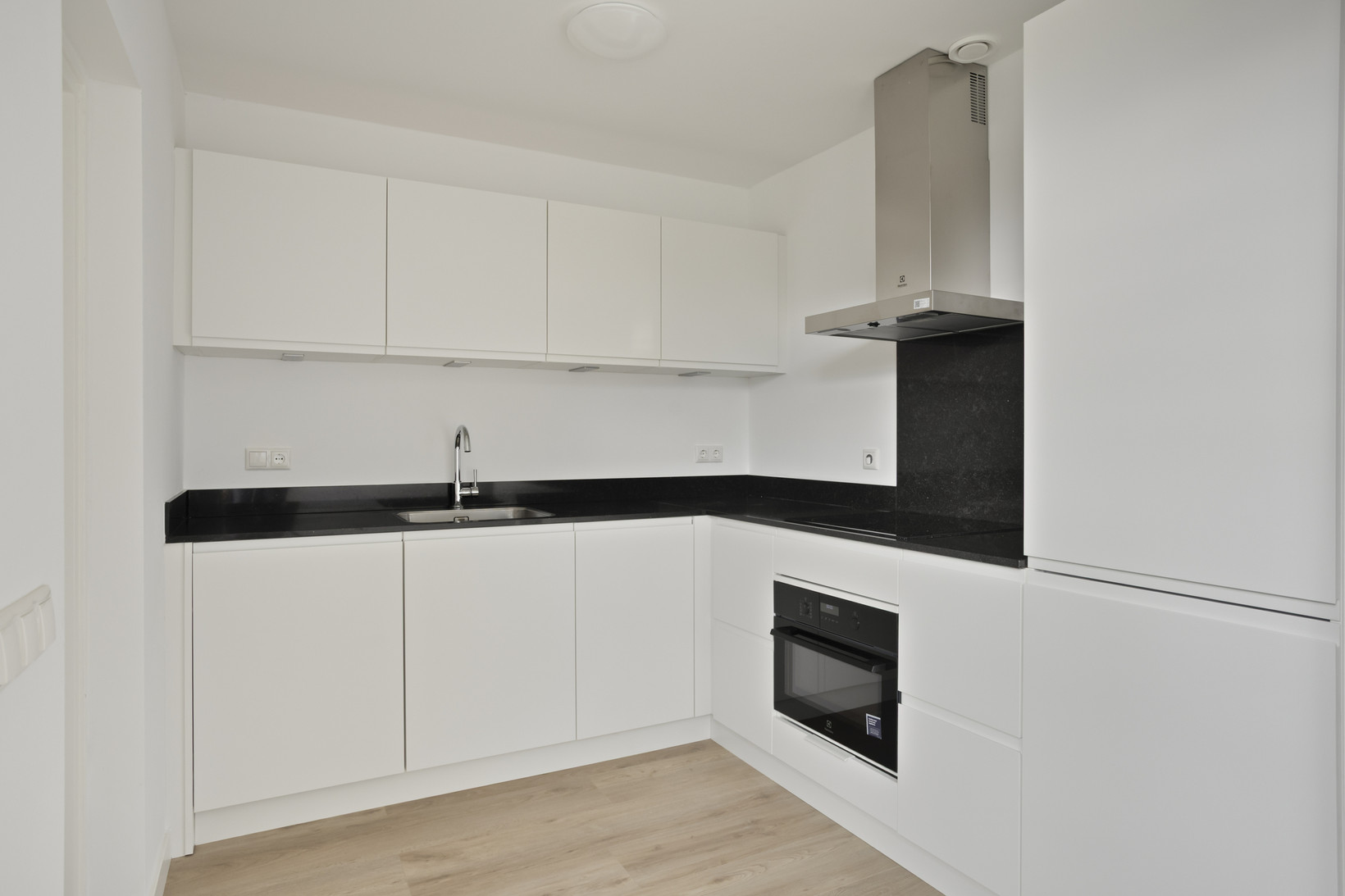Tussenwoning te koop: Zwartewaal 47, Bergen Op Zoom