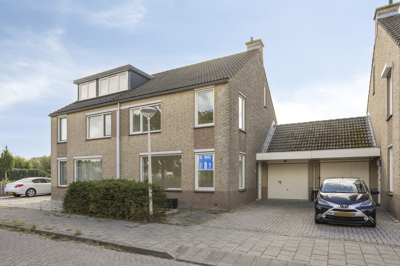 Tussenwoning te koop: Zwartewaal 47, Bergen Op Zoom