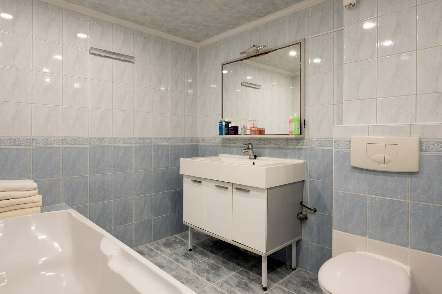 Tussenwoning te koop: Klimopstraat 16, Bergen Op Zoom