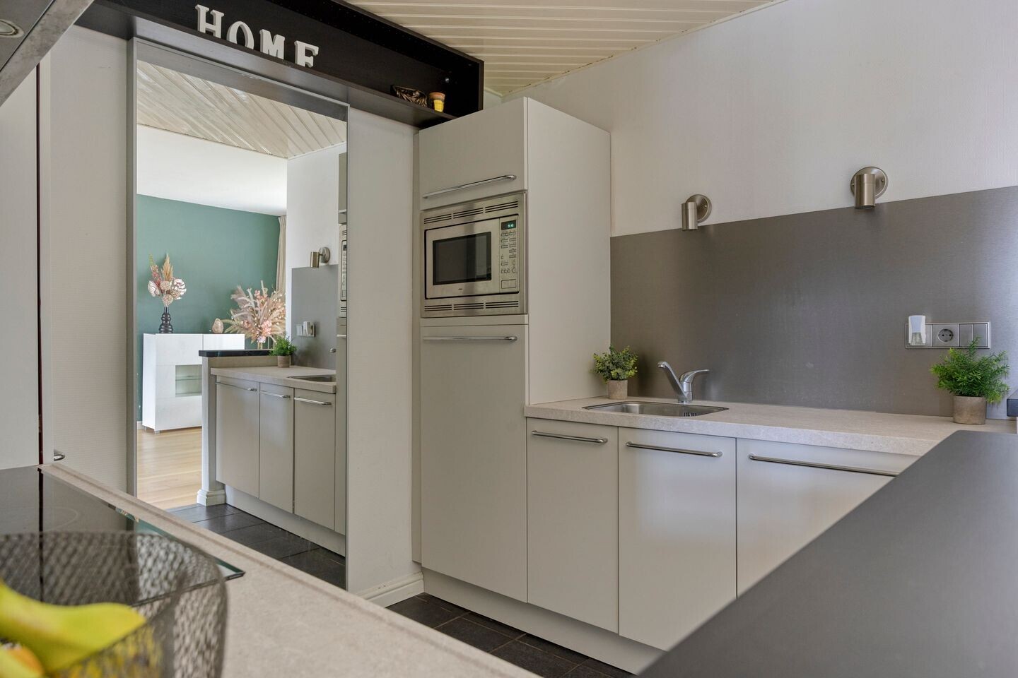 Tussenwoning te koop: Kruidhof 21, Bergen Op Zoom