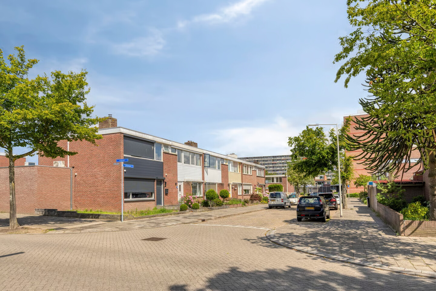 Tussenwoning te koop: Titanlaan 10, Bergen Op Zoom