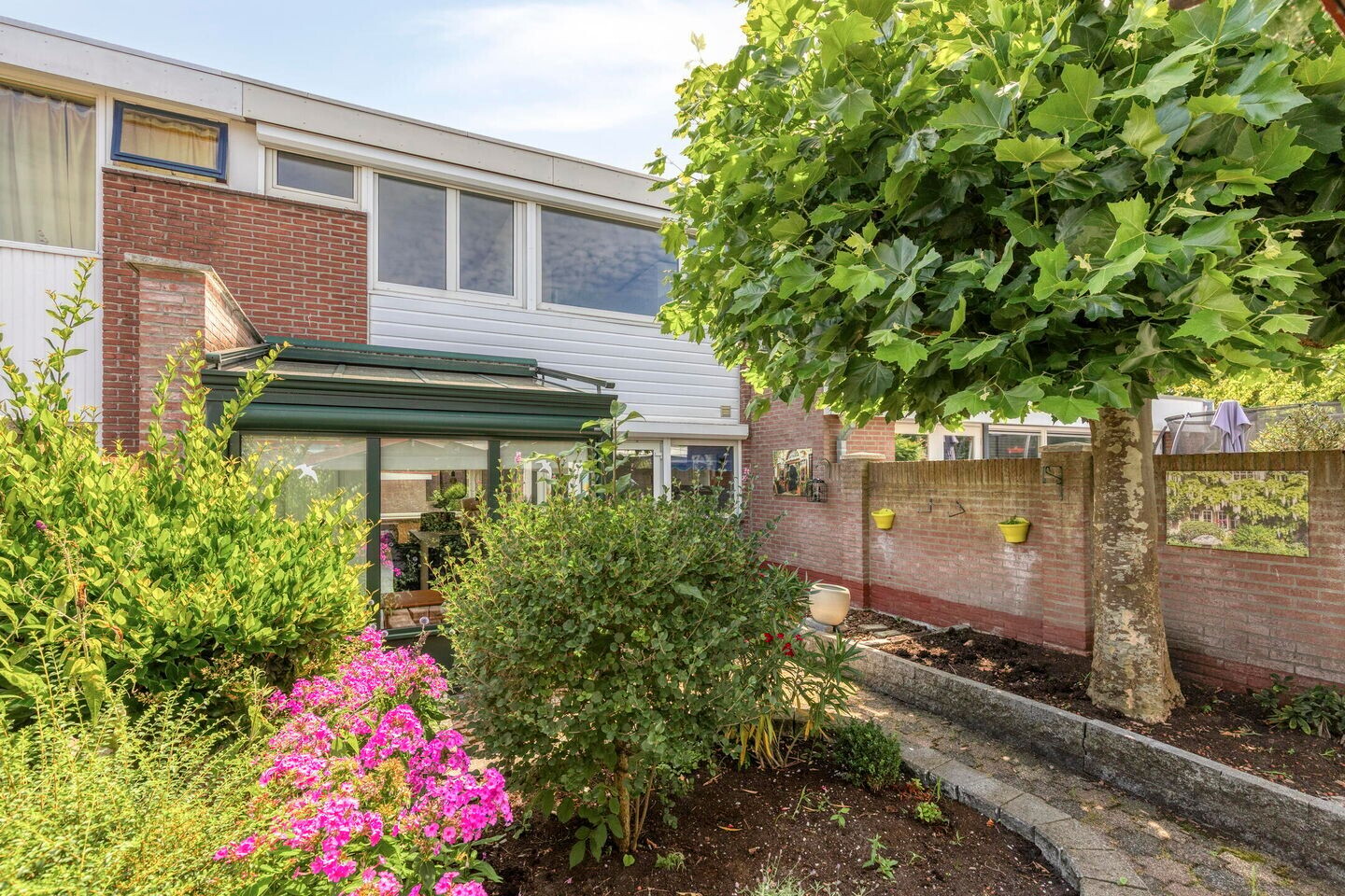 Tussenwoning te koop: Titanlaan 10, Bergen Op Zoom