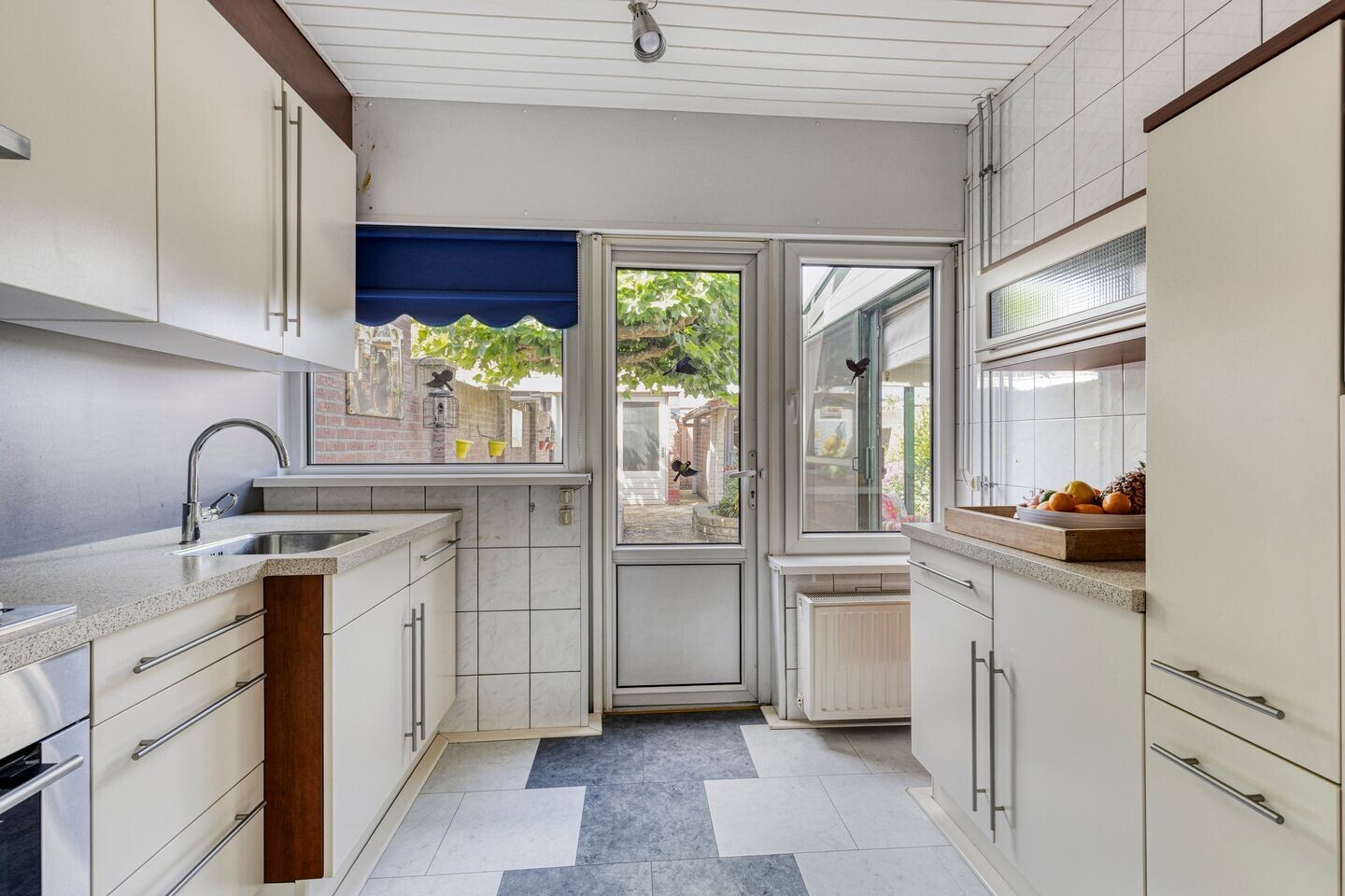 Tussenwoning te koop: Titanlaan 10, Bergen Op Zoom