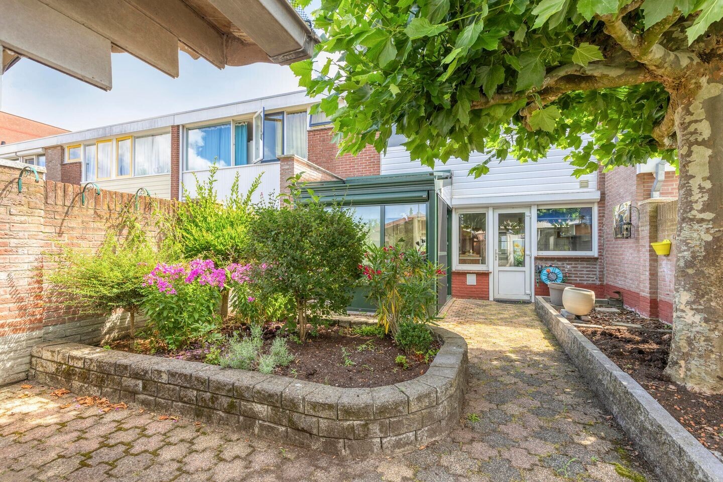 Tussenwoning te koop: Titanlaan 10, Bergen Op Zoom