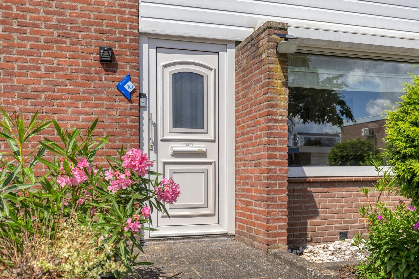 Tussenwoning te koop: Titanlaan 10, Bergen Op Zoom
