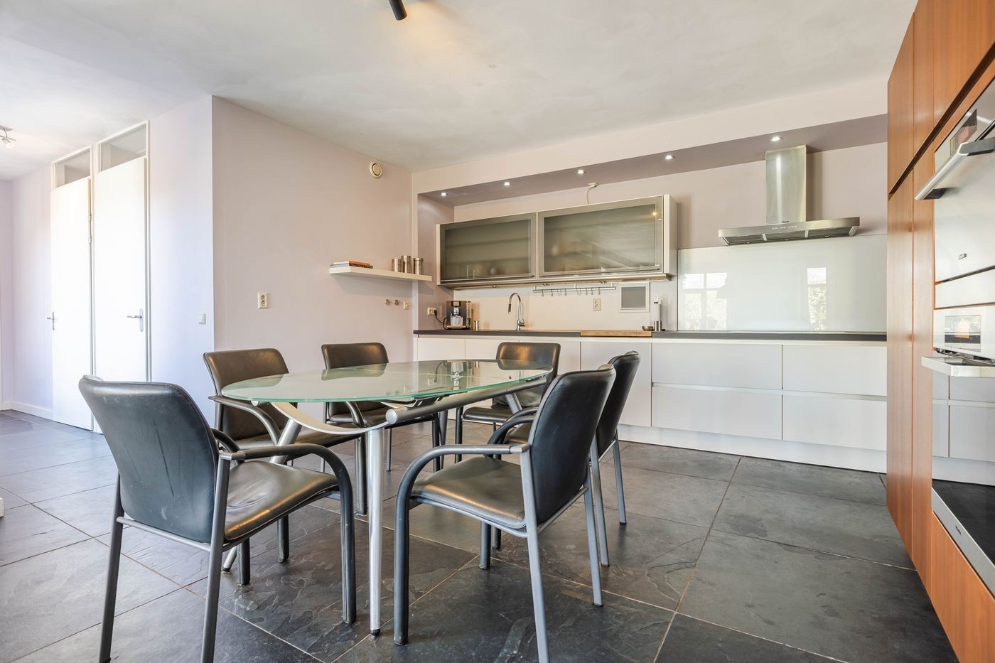Tussenwoning te koop: dokter van de Karplein 4, Hoogerheide