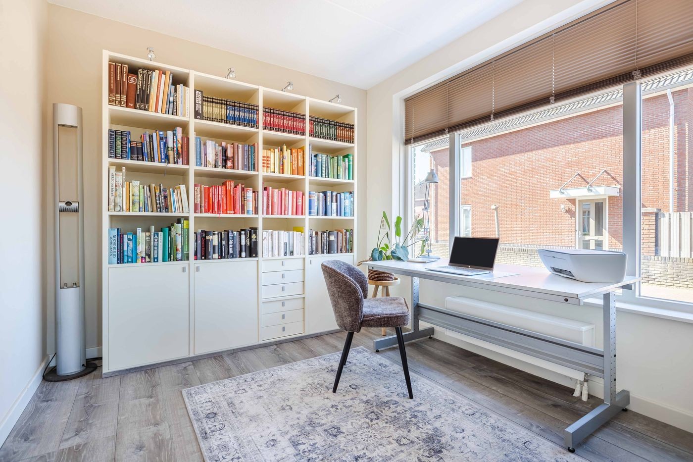 Tussenwoning te koop: dokter van de Karplein 4, Hoogerheide