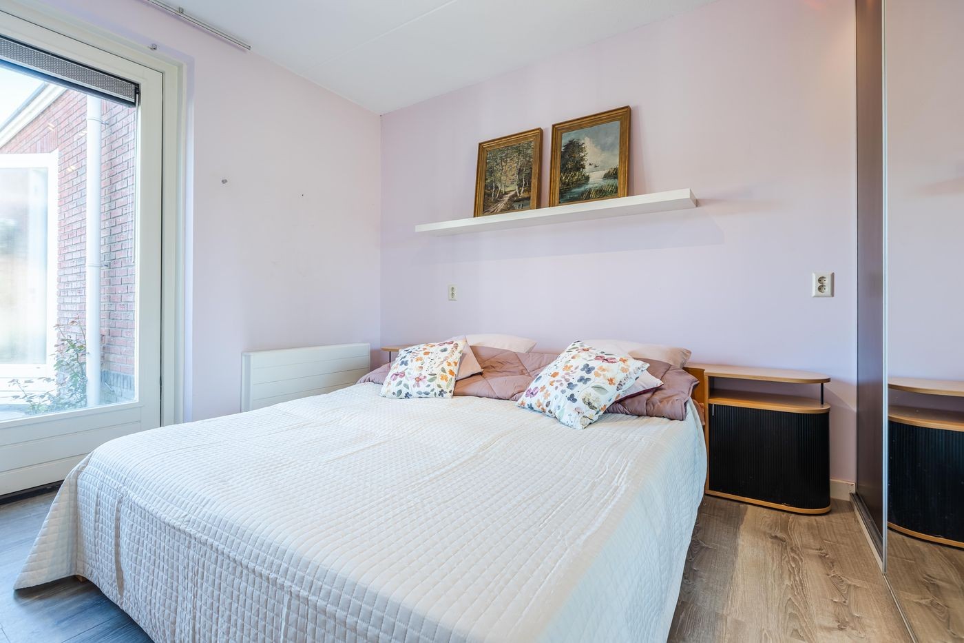Tussenwoning te koop: dokter van de Karplein 4, Hoogerheide