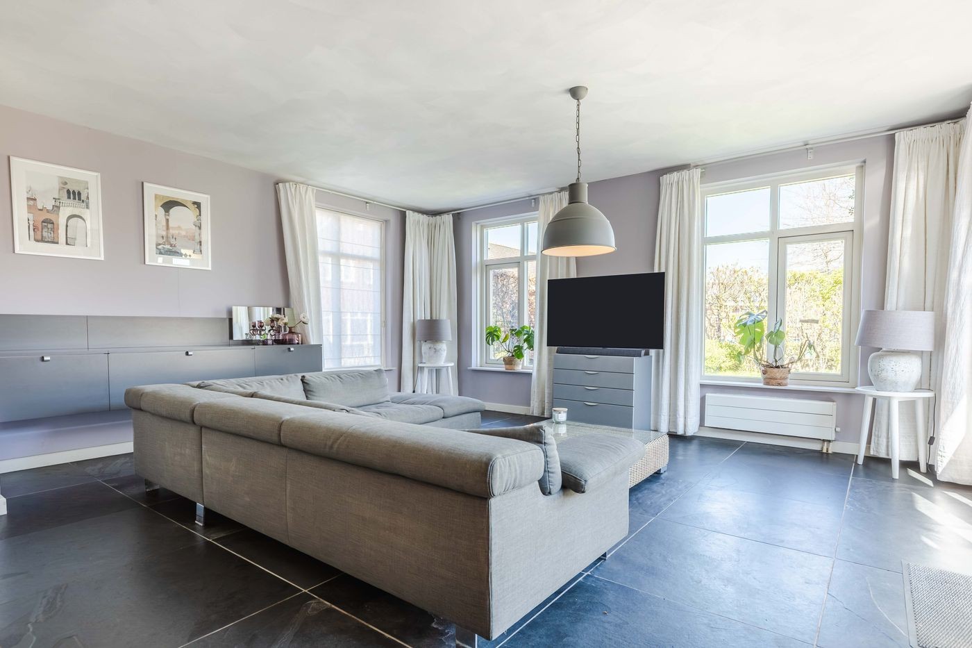 Tussenwoning te koop: dokter van de Karplein 4, Hoogerheide