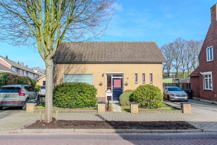 Vrijstaande woning te koop: Dorpsstraat 14, Woensdrecht