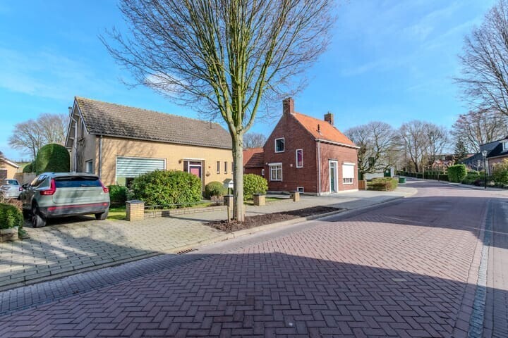 Vrijstaande woning te koop: Dorpsstraat 14, Woensdrecht