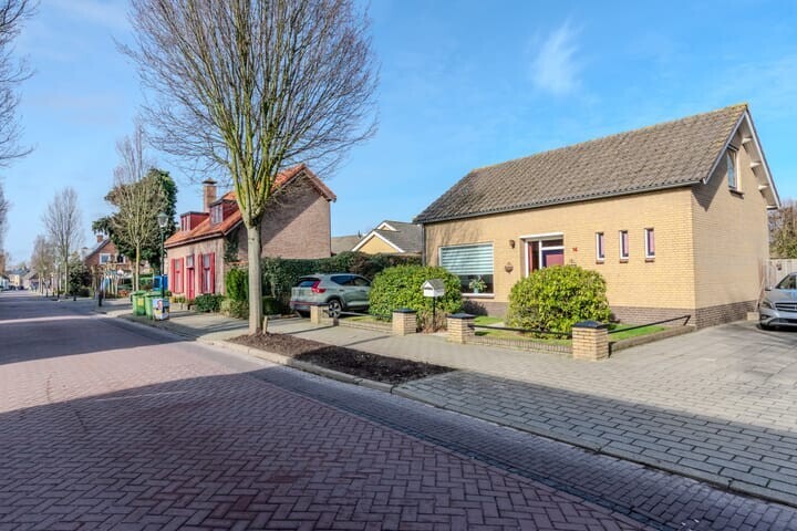 Vrijstaande woning te koop: Dorpsstraat 14, Woensdrecht