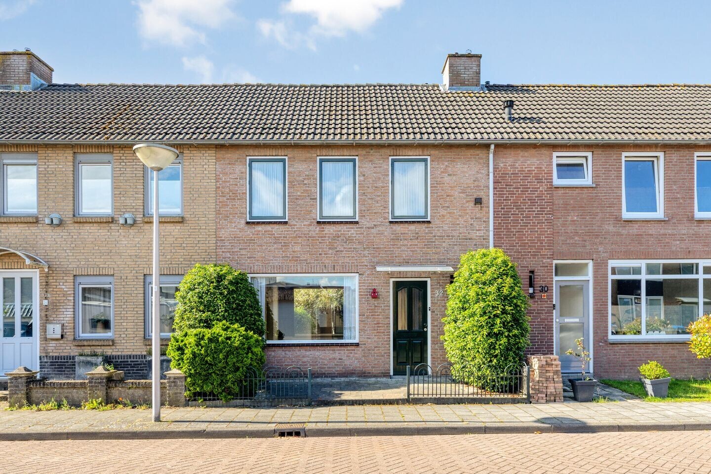 Tussenwoning te koop: Anjerstraat 32, Steenbergen